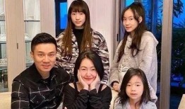 网红跟她老公吃瓜视频,甜蜜瞬间引网友热议